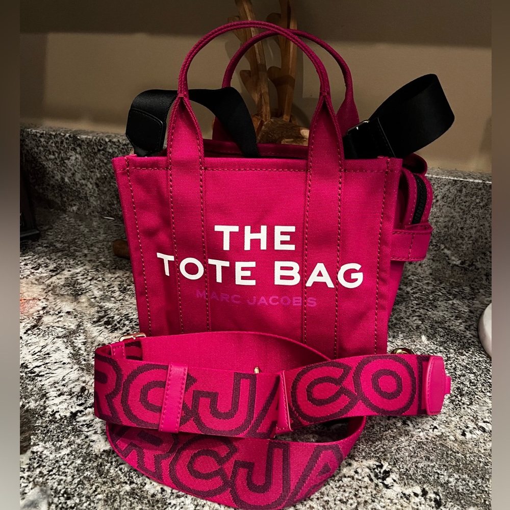 Marc Jacobs small tote bag.